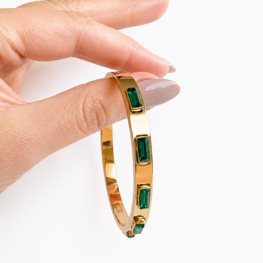 Pulseira Oren rígida em aço inoxidável 316L com banho de ouro 18k e zircónias integradas