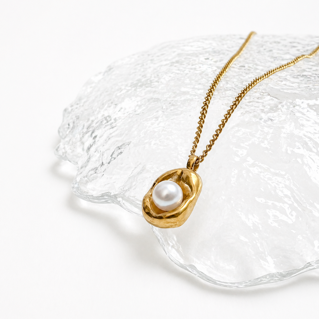 Colar Nina em aço inoxidável com banho de ouro 18k