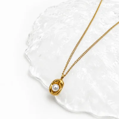 Colar Nina dourado em aço inoxidavel 316L
