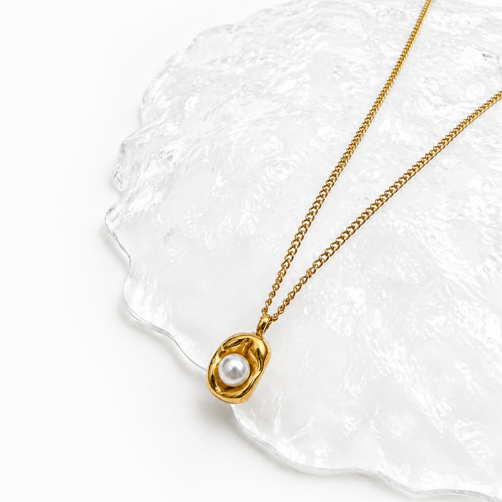 Colar Nina em aço inoxidável com banho de ouro 18k