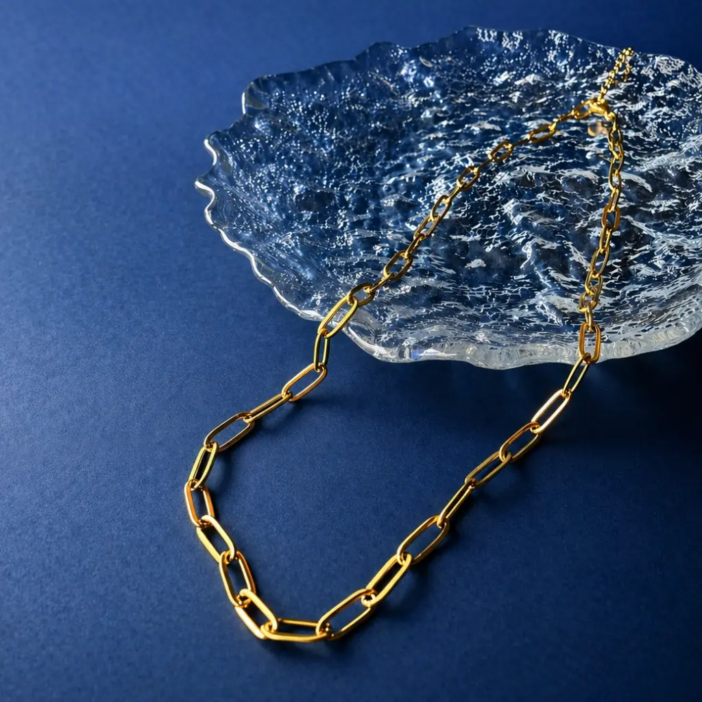 Colar Zora dourado em aço inoxidavel 316L