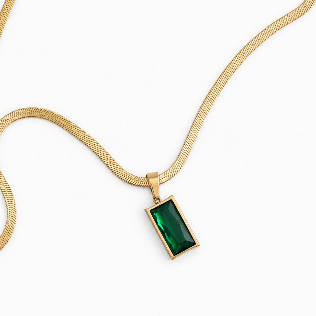 Colar Aven em aço inoxidavel 316L e banho de ouro 18k