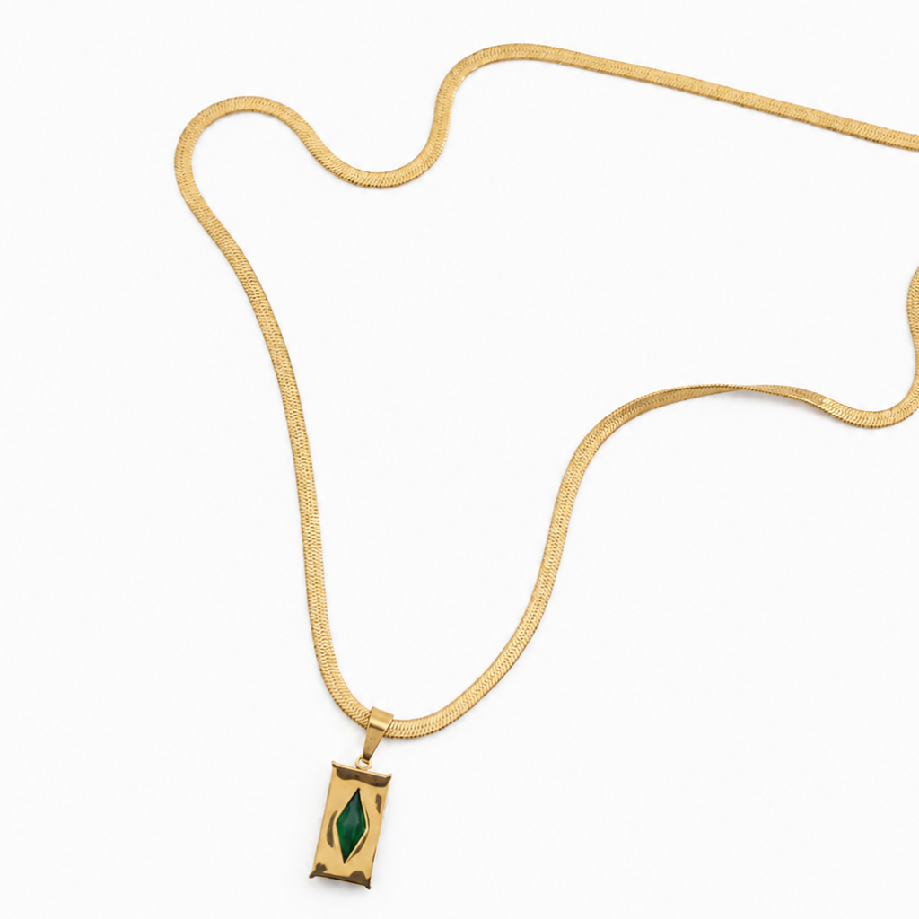Colar Aven em aço inoxidavel 316L e banho de ouro 18k