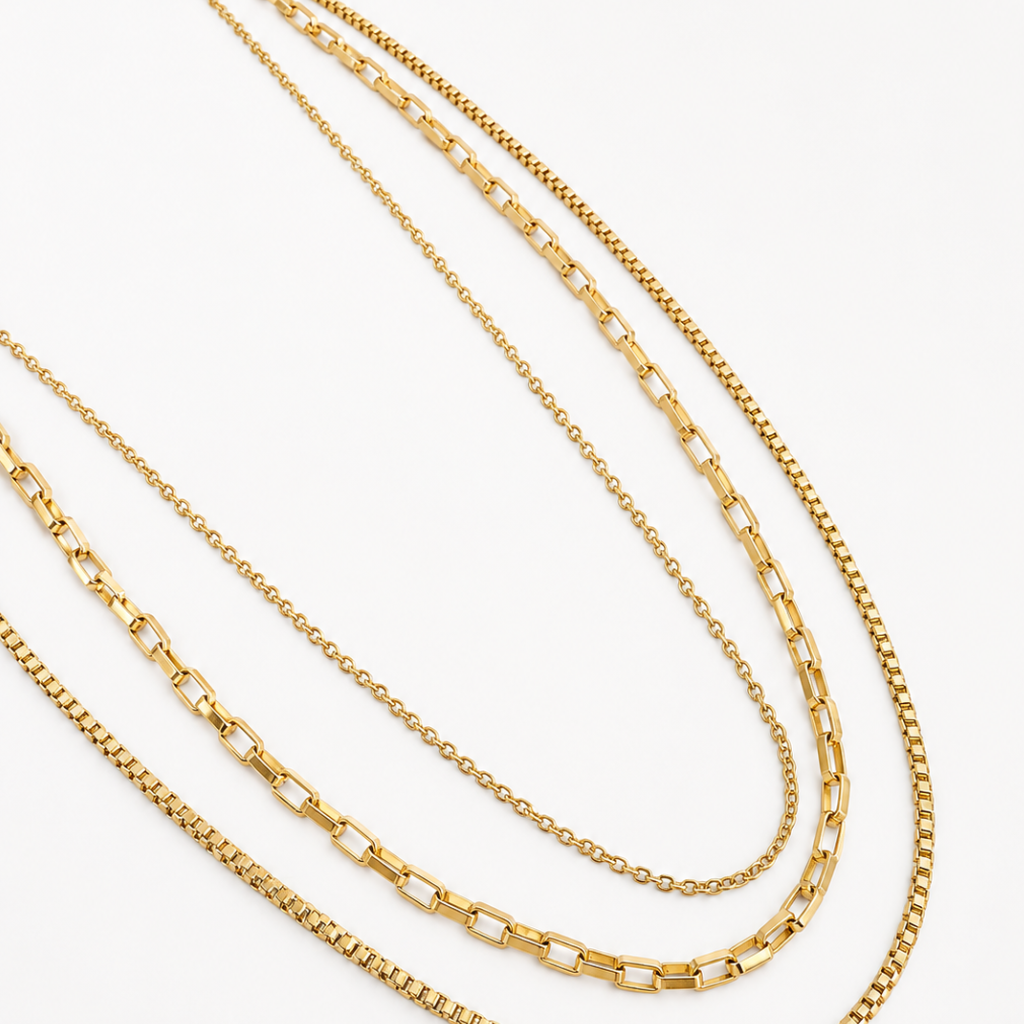 Colar Lyen em aço inoxidavel 316L e banho de ouro 18k
